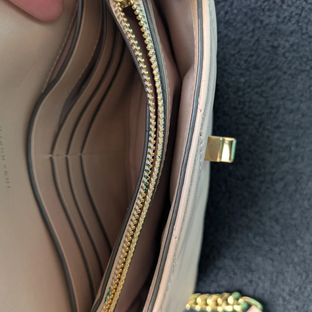 Tory Burch Logo Quilted Leather Crossbody - Light Beige with Gold Hardware - Picture 4 of 10